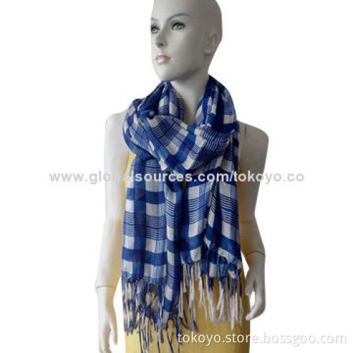 Blue checkered scarf with screen printing, made of viscose and modal, measures 180*70+8cm, tassels